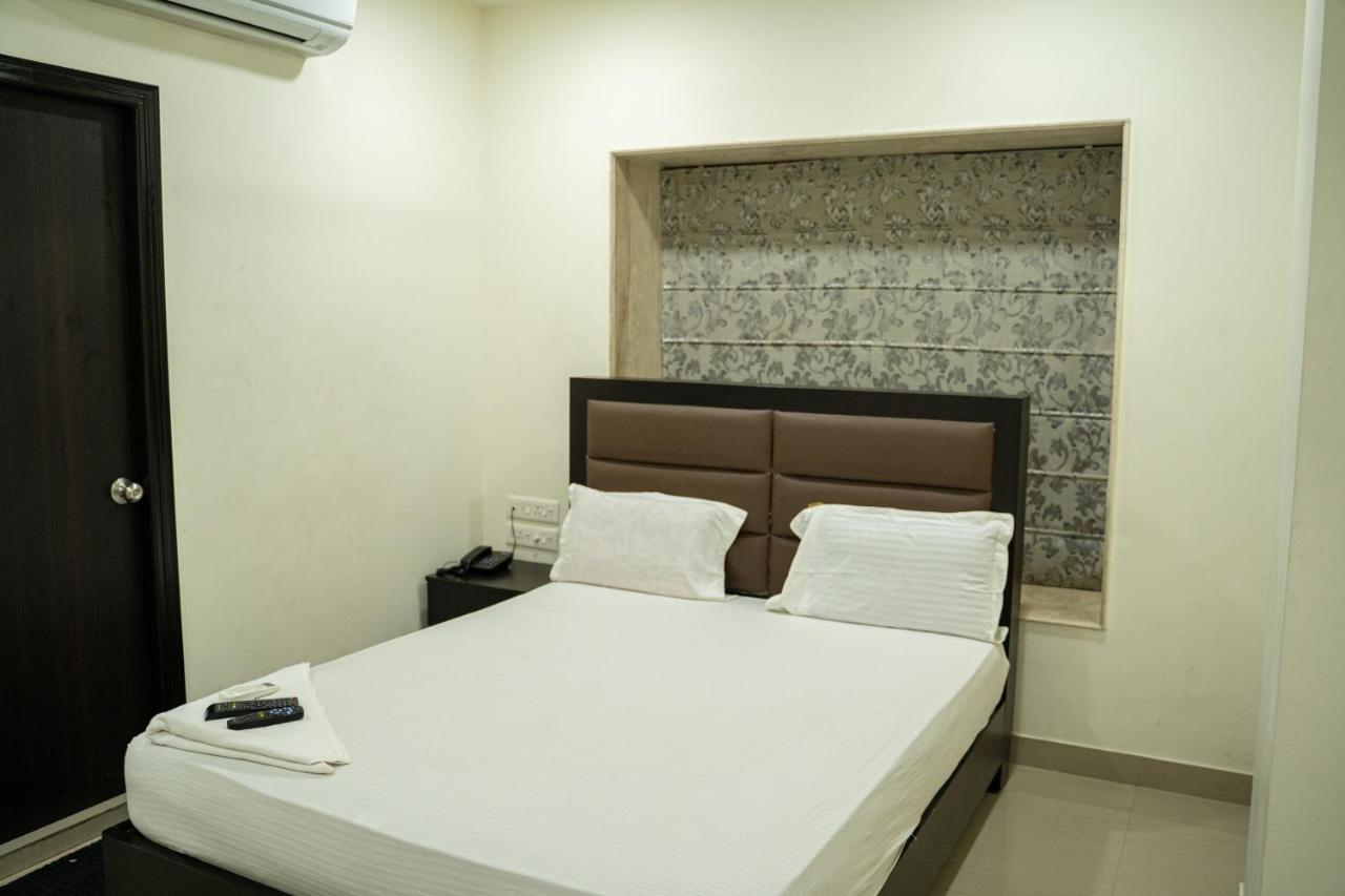 Nk7 Guest House Calcutta Exteriör bild