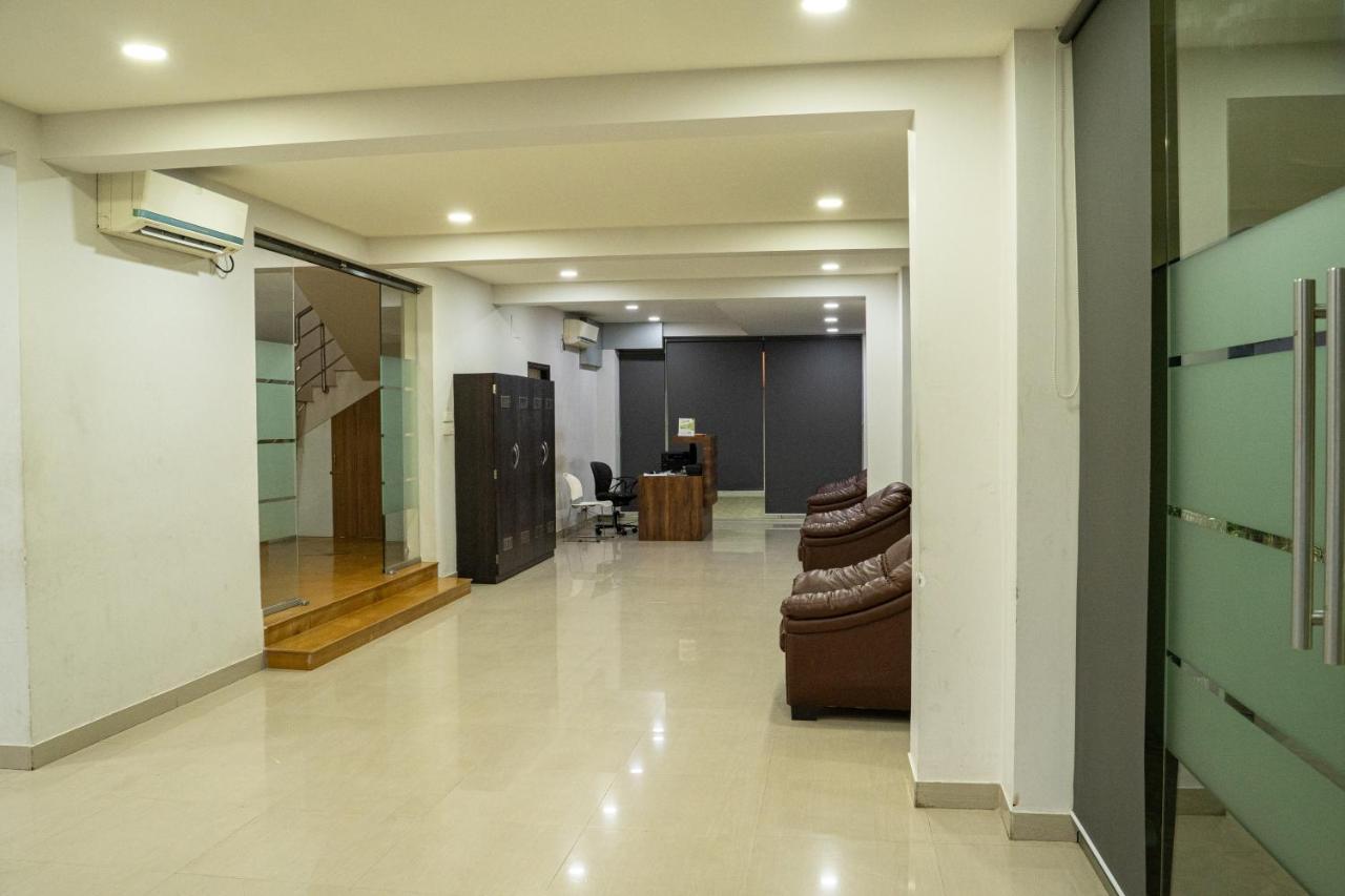Nk7 Guest House Calcutta Exteriör bild