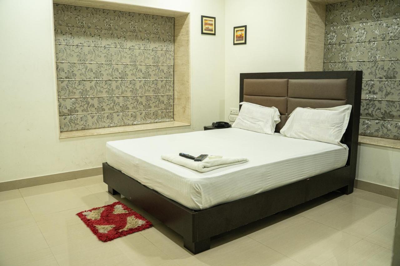 Nk7 Guest House Calcutta Exteriör bild