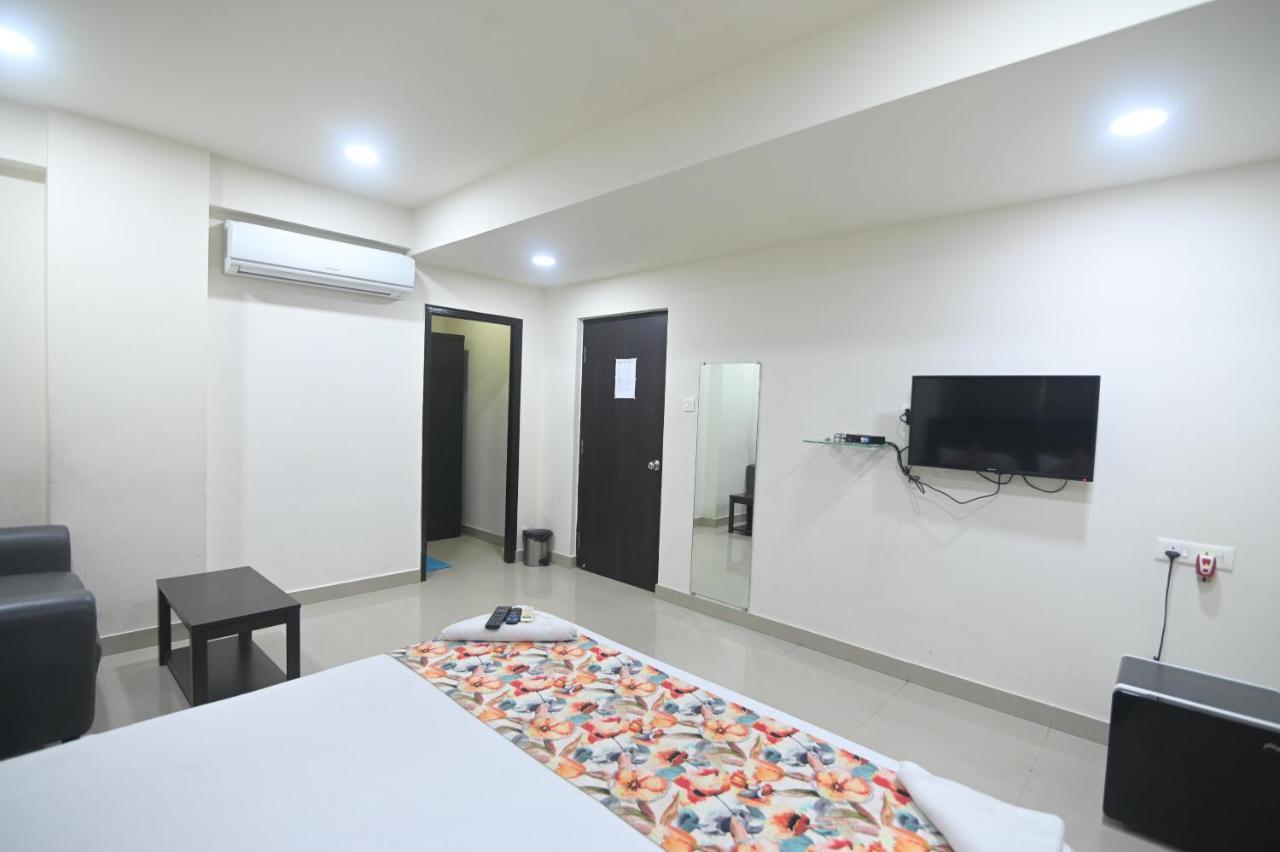Nk7 Guest House Calcutta Exteriör bild