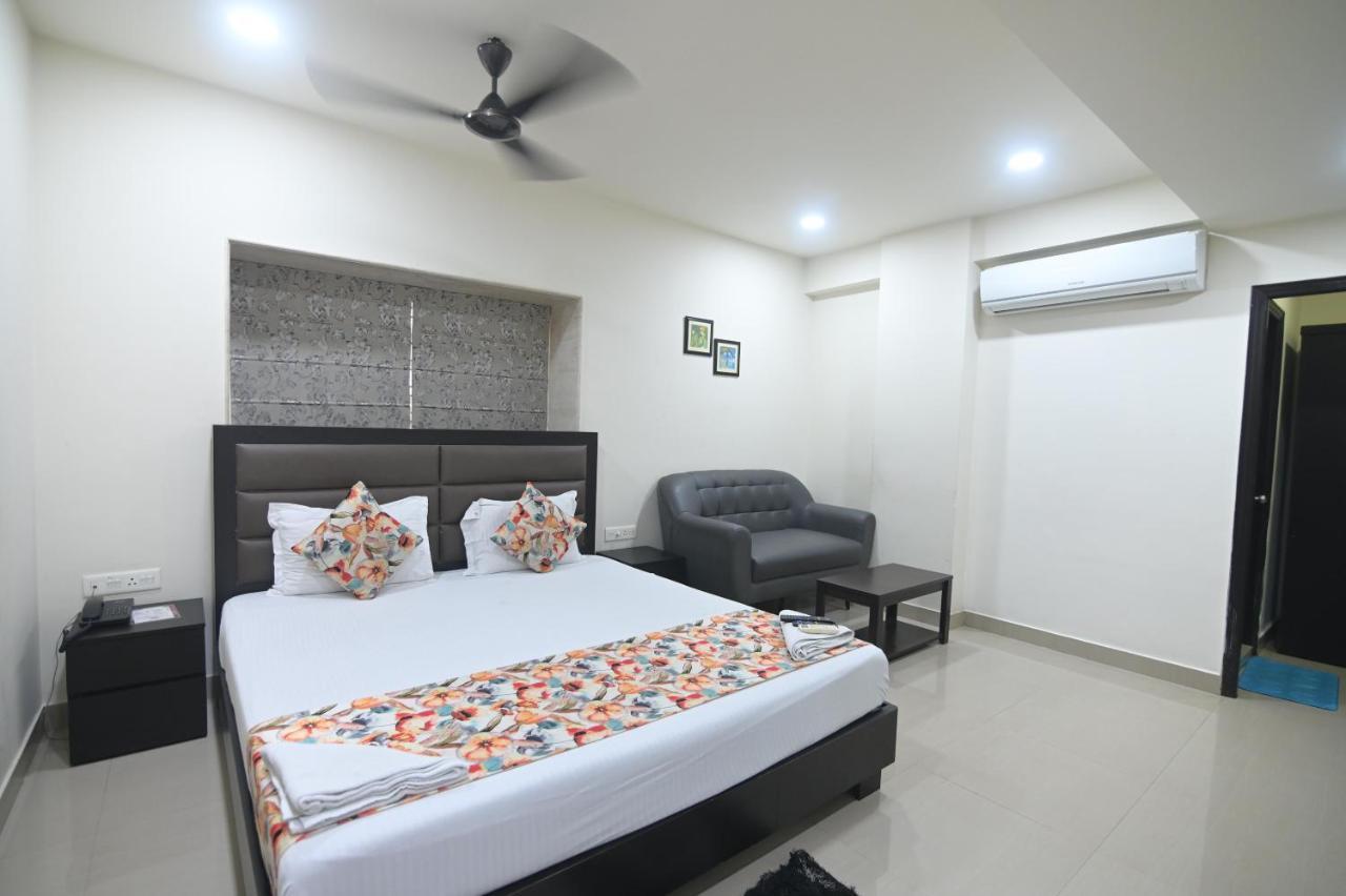 Nk7 Guest House Calcutta Exteriör bild