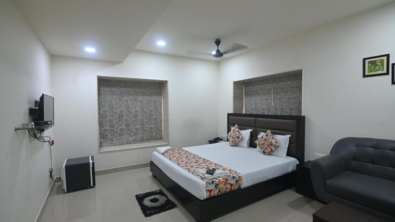 Nk7 Guest House Calcutta Exteriör bild