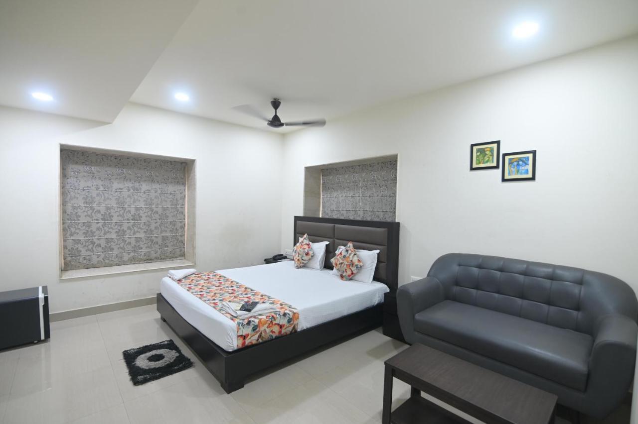 Nk7 Guest House Calcutta Exteriör bild